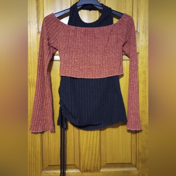 Stylish Women's Off-Shoulder Sweater W/ Attached Tank Top- Rust and Black, XL - Picture 2 of 2
